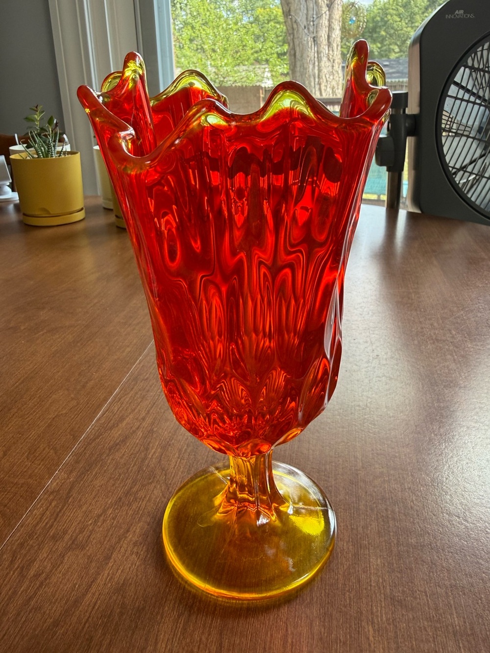 Vintage Fenton thumbprint handkerchief vase - Picture 3 of 11